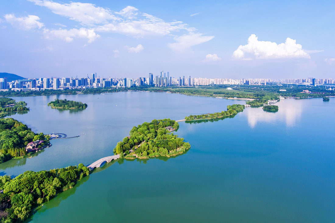 Taihu Lake and Lihu Lake: Two Waterscapes of Wuxi